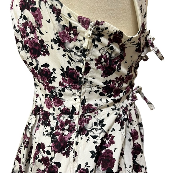 HOT TOPIC White Skull & Floral Print Fit & Flare Dress Corset Back Roses Goth - Picture 8 of 9